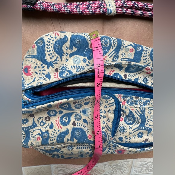 Kavu women’s sling pack with matching Wallet - Picture 16 of 16